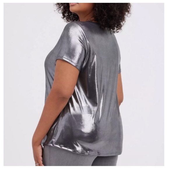 Torrid Liquid Shine Silver Metallic Top 4X Crew Neck Tee - Picture 2 of 12